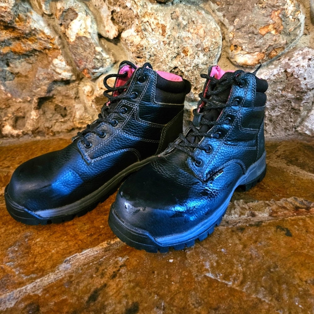 AVAILABLE$20- WOLVERINE BOOTS 6&1/2